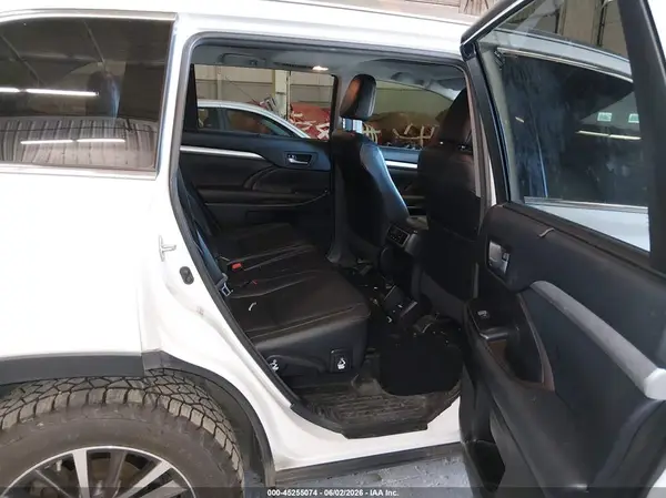 5TDJZRFH4JS529820 2018 TOYOTA HIGHLANDER - Image 8