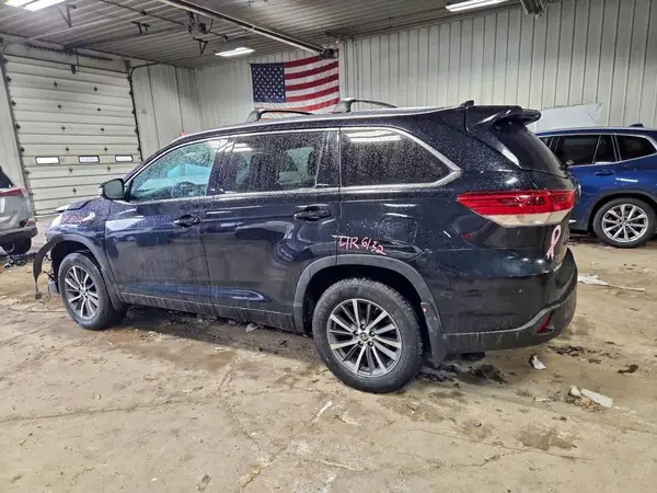 5TDJZRFH4JS529865 2018 TOYOTA HIGHLANDER - Image 2