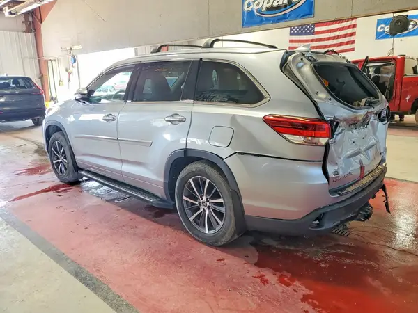 5TDJZRFH4JS530840 2018 TOYOTA HIGHLANDER - Image 2