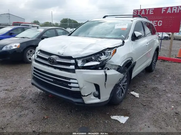 5TDJZRFH4JS531017 2018 TOYOTA HIGHLANDER - Image 2