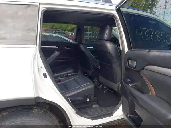 5TDJZRFH4JS531017 2018 TOYOTA HIGHLANDER - Image 8
