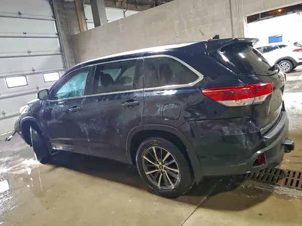 5TDJZRFH4JS532345 2018 TOYOTA HIGHLANDER - Image 2