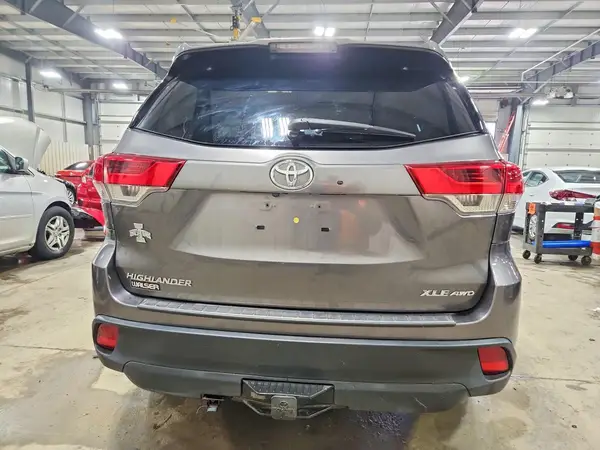 2018 TOYOTA HIGHLANDER auction photo 6