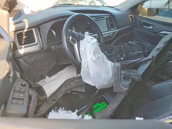 5TDJZRFH4JS537562 2018 TOYOTA HIGHLANDER - Image 8