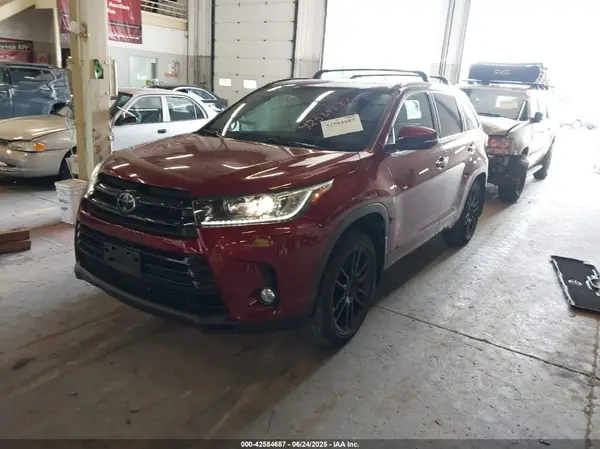 5TDJZRFH4JS537836 2018 TOYOTA HIGHLANDER - Image 2