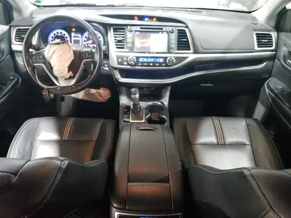 5TDJZRFH4JS539098 2018 TOYOTA HIGHLANDER - Image 8