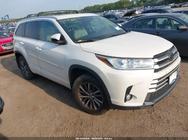 5TDJZRFH4JS548660 2018 TOYOTA HIGHLANDER - Image 1
