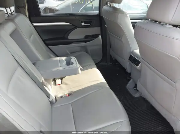 5TDJZRFH4JS548660 2018 TOYOTA HIGHLANDER - Image 8
