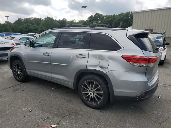 5TDJZRFH4JS548951 2018 TOYOTA HIGHLANDER - Image 2