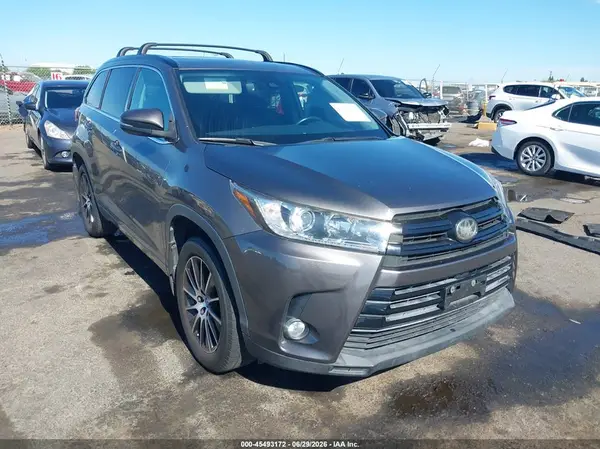 5TDJZRFH4JS551090 2018 TOYOTA HIGHLANDER - Image 1
