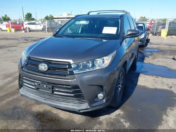 5TDJZRFH4JS551090 2018 TOYOTA HIGHLANDER - Image 2