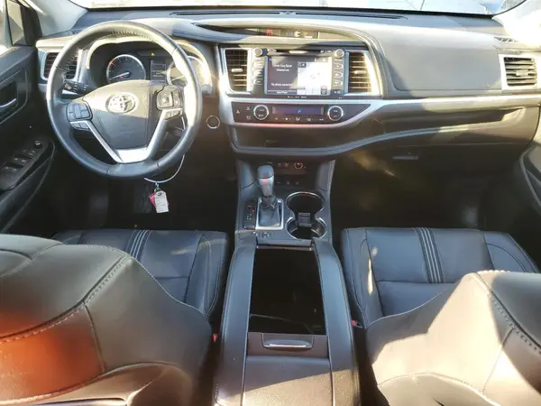 5TDJZRFH4JS552157 2018 TOYOTA HIGHLANDER - Image 8