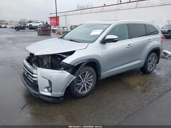 5TDJZRFH4JS553664 2018 TOYOTA HIGHLANDER - Image 2