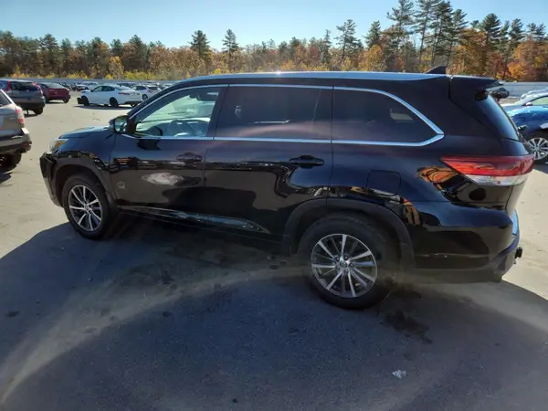 5TDJZRFH4JS553857 2018 TOYOTA HIGHLANDER - Image 2