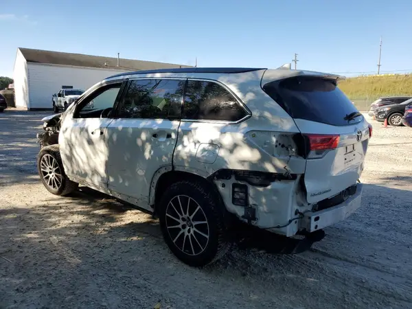5TDJZRFH4JS801329 2018 TOYOTA HIGHLANDER - Image 2