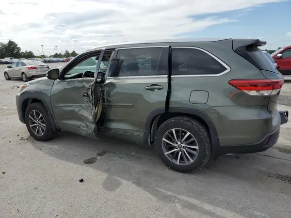 5TDJZRFH4JS804778 2018 TOYOTA HIGHLANDER - Image 2