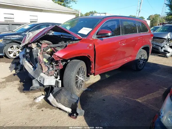 5TDJZRFH4JS807860 2018 TOYOTA HIGHLANDER - Image 2