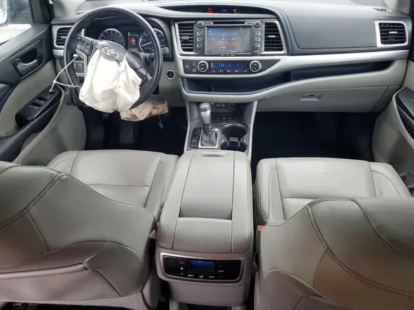 5TDJZRFH4JS810323 2018 TOYOTA HIGHLANDER - Image 8