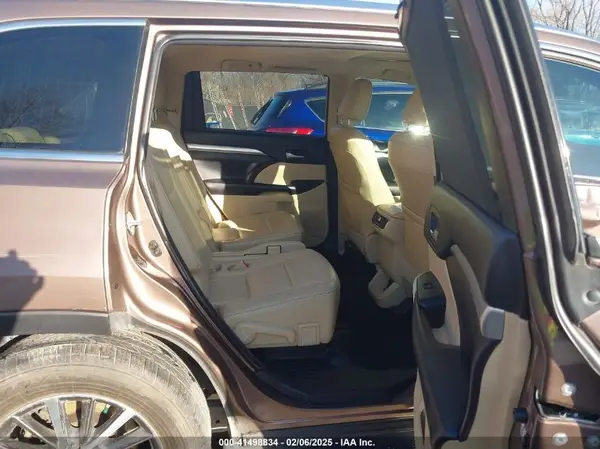 5TDJZRFH4JS810581 2018 TOYOTA HIGHLANDER - Image 8