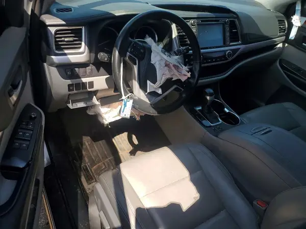5TDJZRFH4JS810872 2018 TOYOTA HIGHLANDER - Image 8