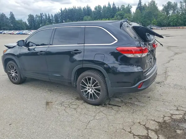 5TDJZRFH4JS812038 2018 TOYOTA HIGHLANDER - Image 2