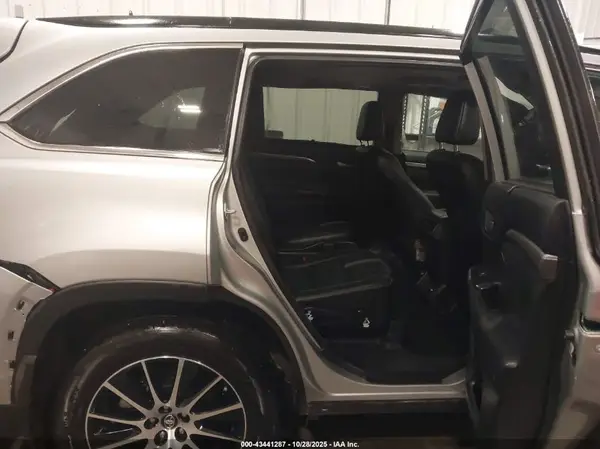 5TDJZRFH4JS817031 2018 TOYOTA HIGHLANDER - Image 8