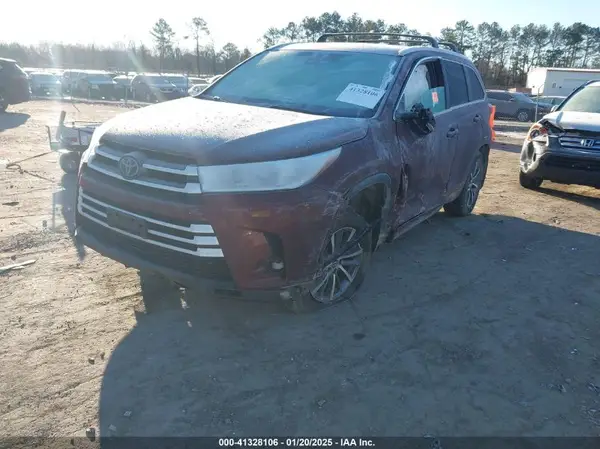 5TDJZRFH4JS822598 2018 TOYOTA HIGHLANDER - Image 2
