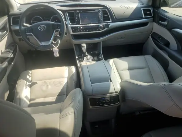 5TDJZRFH4JS833567 2018 TOYOTA HIGHLANDER - Image 8
