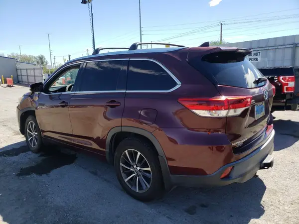 5TDJZRFH4JS834136 2018 TOYOTA HIGHLANDER - Image 2