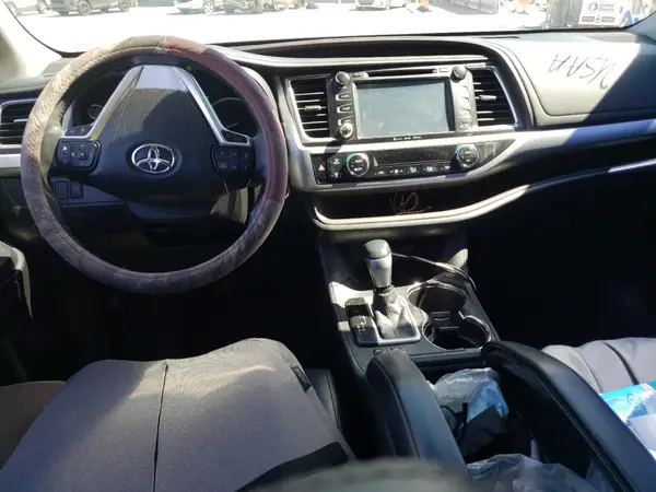 5TDJZRFH4JS834136 2018 TOYOTA HIGHLANDER - Image 8