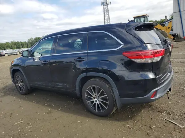 5TDJZRFH4JS840146 2018 TOYOTA HIGHLANDER - Image 2