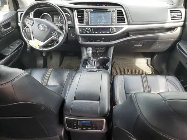 5TDJZRFH4JS840146 2018 TOYOTA HIGHLANDER - Image 8