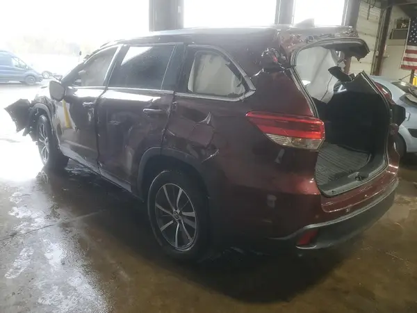 5TDJZRFH4JS841409 2018 TOYOTA HIGHLANDER - Image 2
