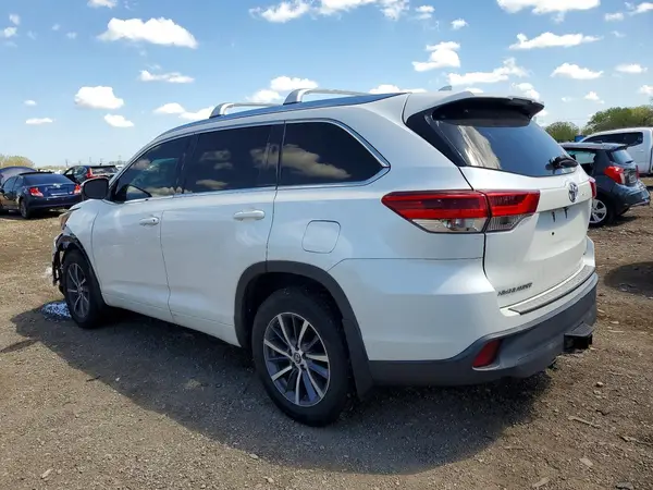 5TDJZRFH4JS842205 2018 TOYOTA HIGHLANDER - Image 2