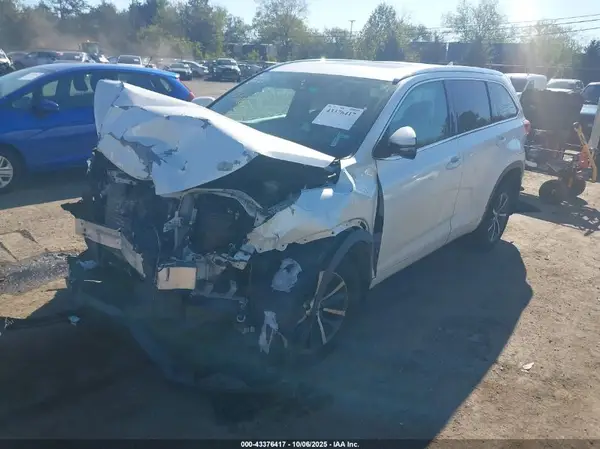 5TDJZRFH4JS843340 2018 TOYOTA HIGHLANDER - Image 2