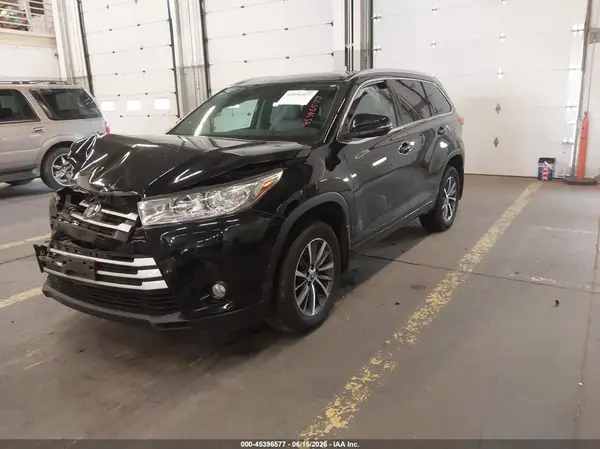 5TDJZRFH4JS843967 2018 TOYOTA HIGHLANDER - Image 2