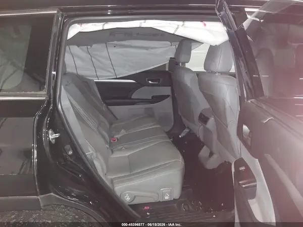 5TDJZRFH4JS843967 2018 TOYOTA HIGHLANDER - Image 8