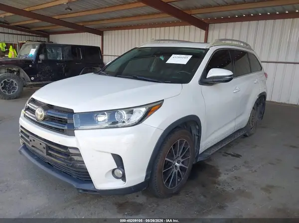 5TDJZRFH4JS849929 2018 TOYOTA HIGHLANDER - Image 2
