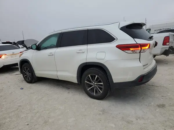 5TDJZRFH4JS851776 2018 TOYOTA HIGHLANDER - Image 2