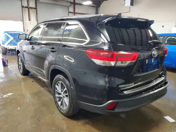 5TDJZRFH4JS854659 2018 TOYOTA HIGHLANDER - Image 2