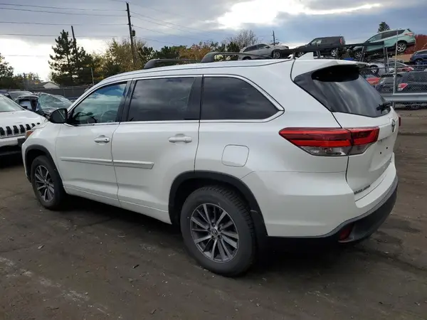5TDJZRFH4JS857674 2018 TOYOTA HIGHLANDER - Image 2