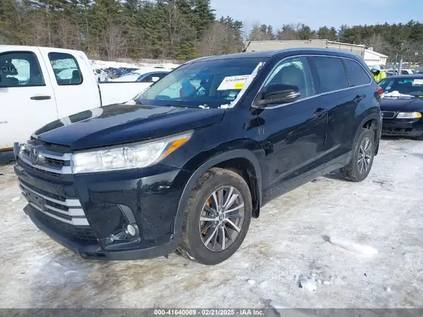 5TDJZRFH4JS859036 2018 TOYOTA HIGHLANDER - Image 2