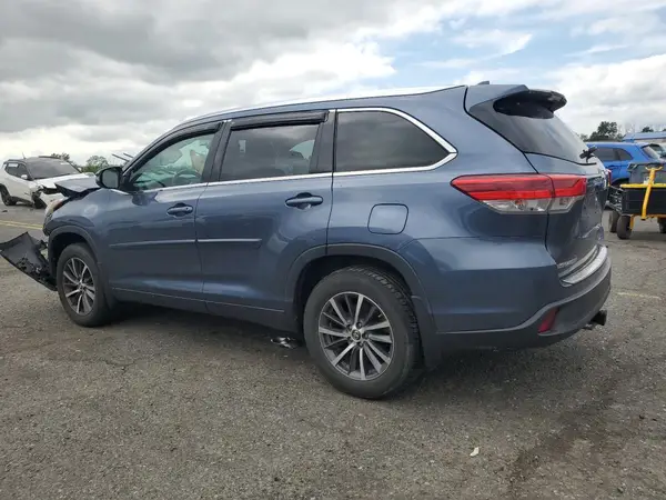 5TDJZRFH4JS862146 2018 TOYOTA HIGHLANDER - Image 2