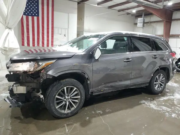 5TDJZRFH4JS864995 2018 TOYOTA HIGHLANDER - Image 1