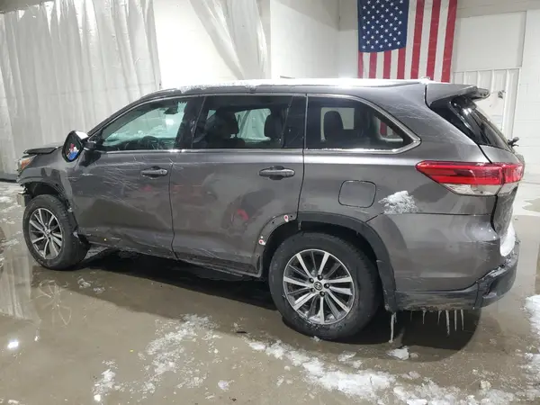 5TDJZRFH4JS864995 2018 TOYOTA HIGHLANDER - Image 2