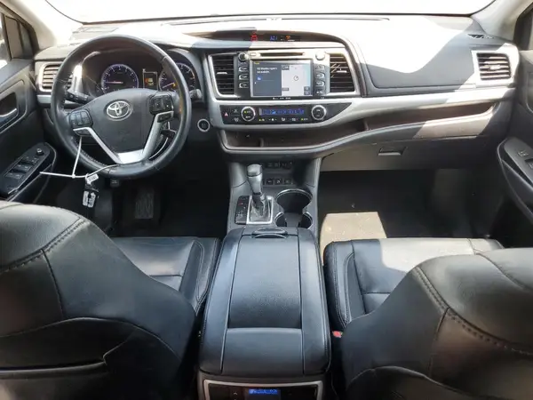 5TDJZRFH4JS869582 2018 TOYOTA HIGHLANDER - Image 8