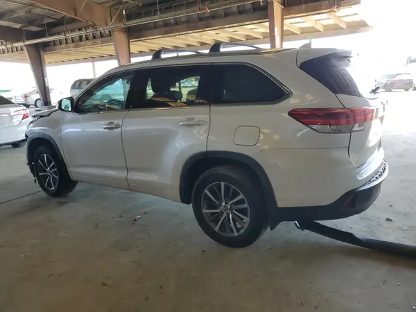 5TDJZRFH4JS875088 2018 TOYOTA HIGHLANDER - Image 2