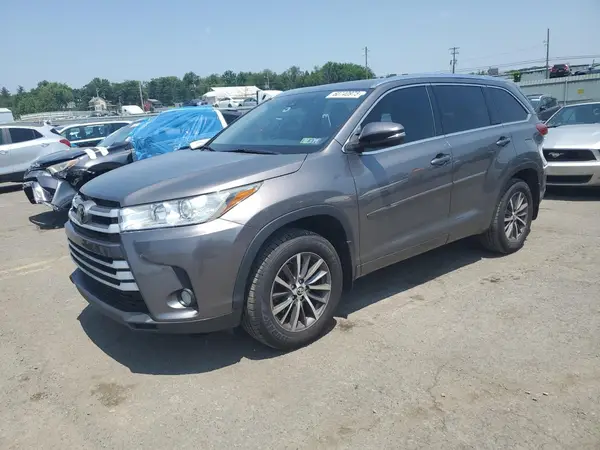 5TDJZRFH4JS875821 2018 TOYOTA HIGHLANDER - Image 1