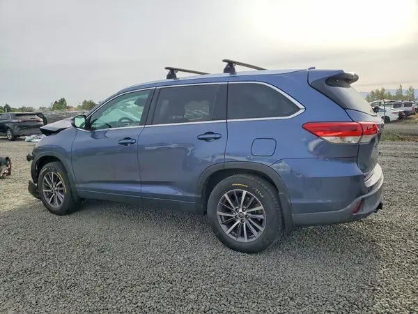 5TDJZRFH4JS881005 2018 TOYOTA HIGHLANDER - Image 2