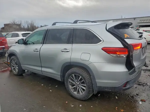 5TDJZRFH4JS893719 2018 TOYOTA HIGHLANDER - Image 2
